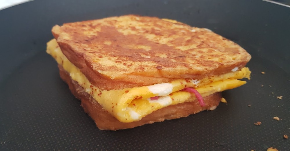 Tost Makinesi Kullanmadan Tavada Yumurtalı Tost Tarifi