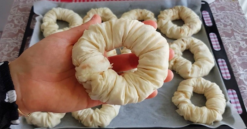 Baklava Görünümlü Hazır Yufkadan Burma Börek Tarifi