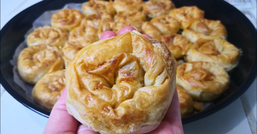 Herkesin Kıymalı Sandığı Patlıcanlı Gül Böreği Tarifi