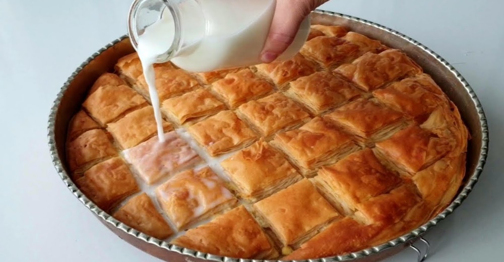 Yapılışıyla Herkesi Şaşırtan Mayasız Sütlü Peynirli Börek Tarifi