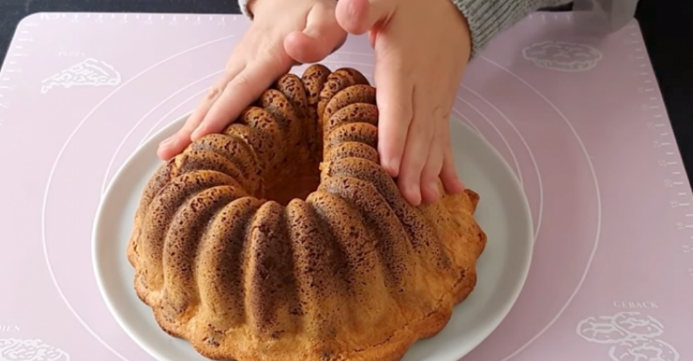 Gizli Püf Noktası İle Çok Uzun Süre Bayatlamayan Sünger Kek Tarifi
