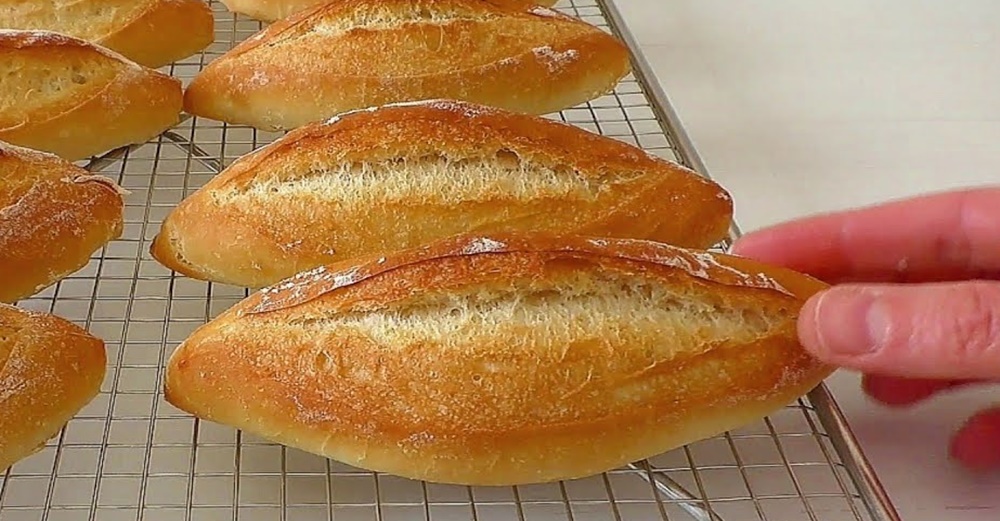 Kimse Evde Yaptığınıza İnanmaz Çıtır Çıtır Hakiki Fırın Ekmeği tarifi