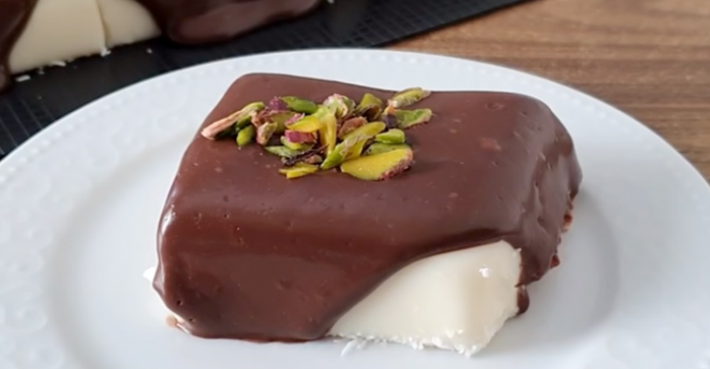 Dünyanın En Kolay Tatlısı Buymuş Diyeceğiniz Çikolata Soslu Yalancı Tavuk Göğsü Tarifi
