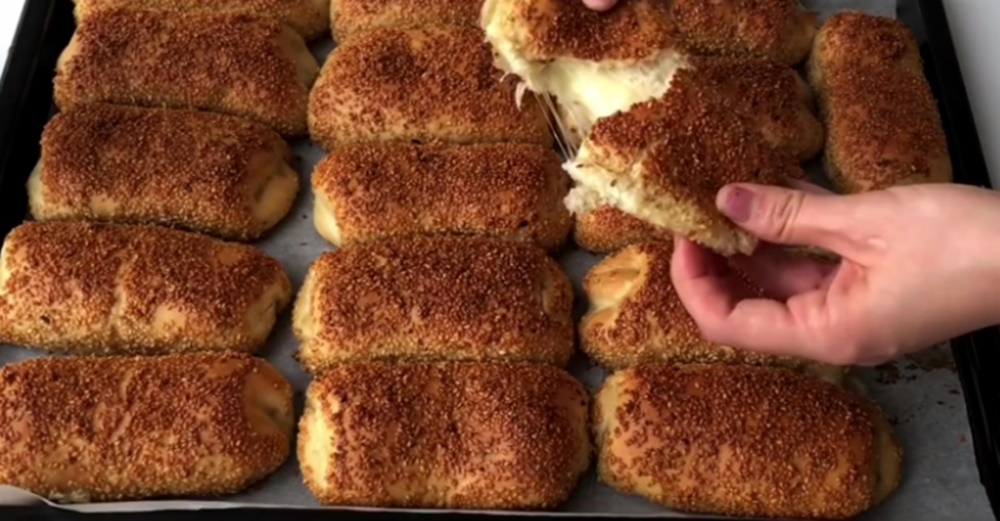 Pamuktan Daha Yumuşak Simit Poğaça Tarifi