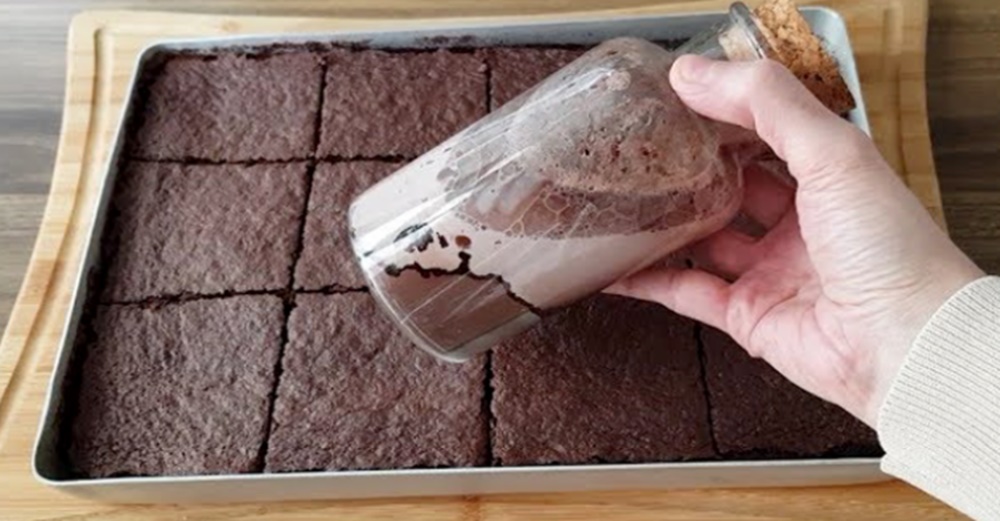 Damak Çatlatan Sosuyla En Güzel Pastane Usulü Islak Kek Tarifi