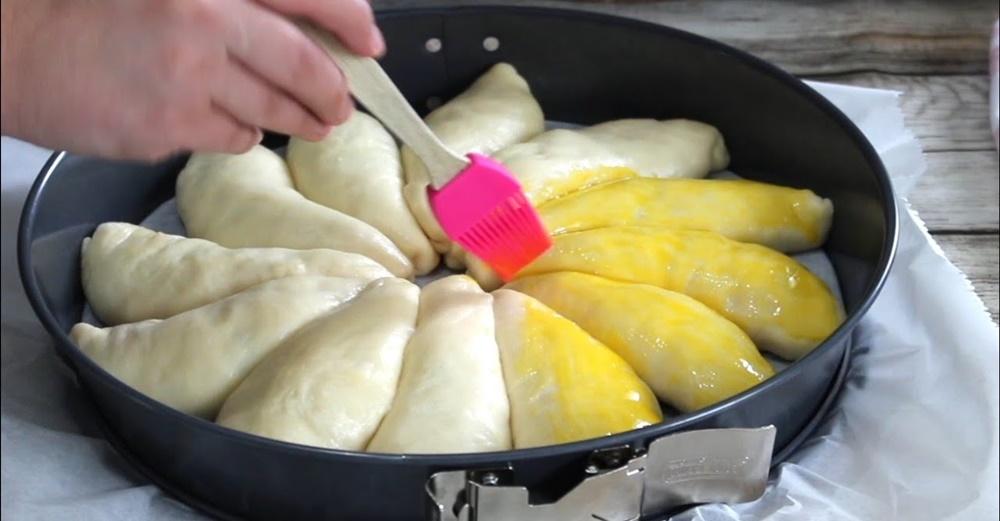 Yapımı En Fazla 10 Dakika Tepside Dilim Poğaça Tarifi