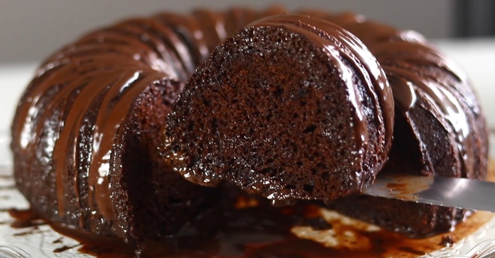 Püf Noktaları İle Bol Soslu Islak Kek Tarifi