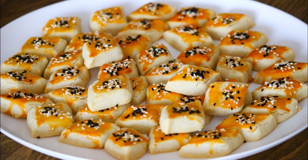 Ağızda Dağılan Günlerce Bayatlamayan Tuzlu Kurabiye Tarifi