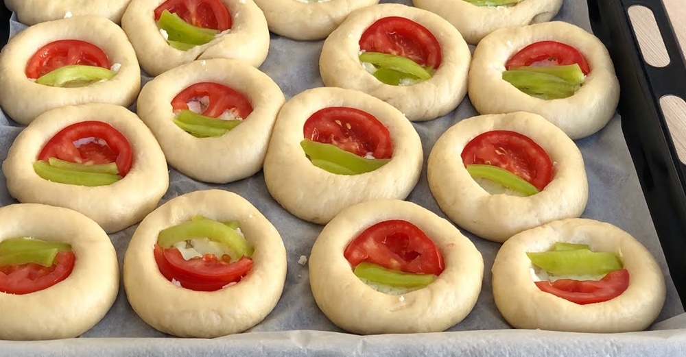 Tepsi Tepsi Kapış Kapış Giden10 Dakika Poğaçası Tarifi