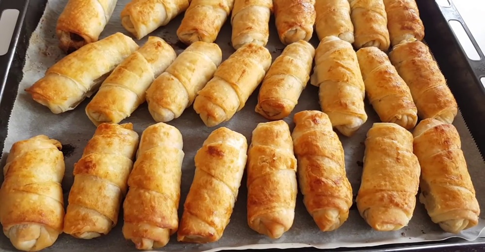 Yemelere Doyamacağınız Mercimekli Börek Tarifim