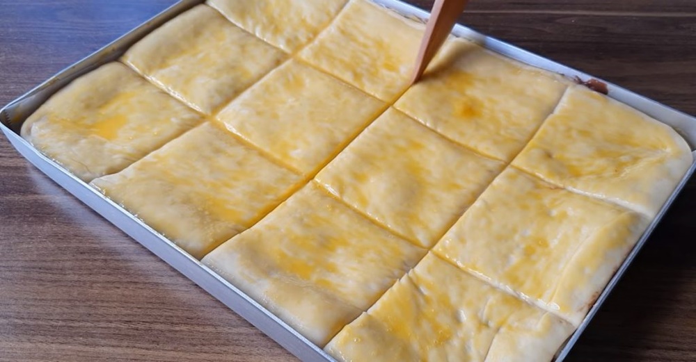 Puf Puf Kabaran Tepsi Poğaçası