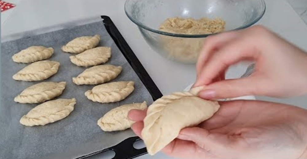 10 Dakikada Hazır Kıyır Kıyır Poğaça Tarifi