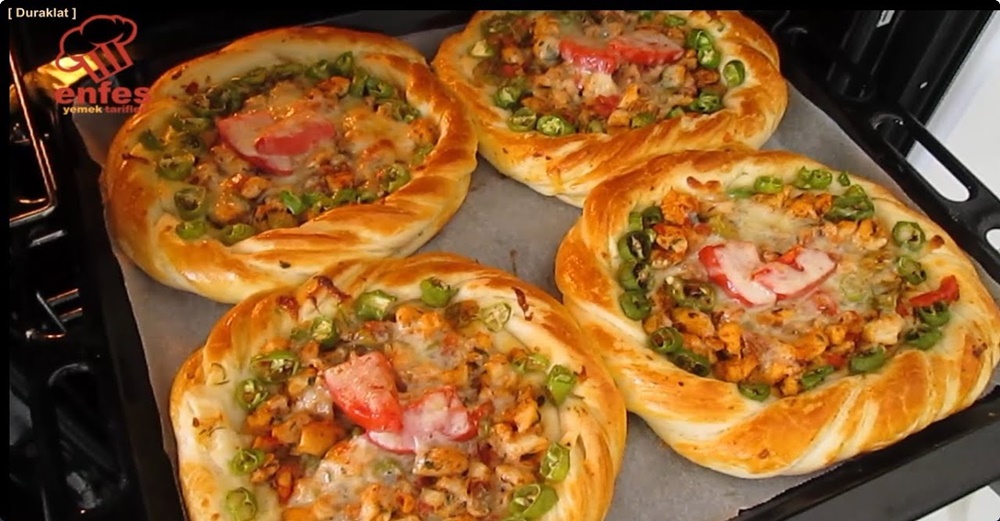Nefis Tavuklu Pizza Poğaça Tarifi