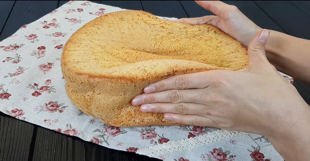 Sadece 4 Malzeme ile Pandispanya Tarifi