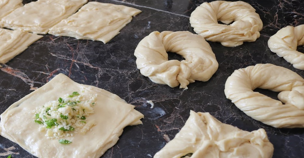 Aynı Yöntemle Hem Poğaça Hem de Tel Tel Ayrılan Açma Tarifi