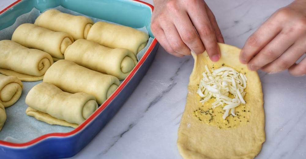 Sarımsaklı ve Tereyağlı Pamuk Poğaça Tarifi