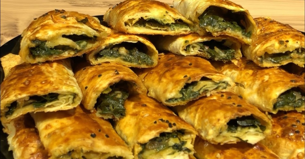 Sadece 2 Yufkadan Çıtır Ispanaklı Börek Tarifi